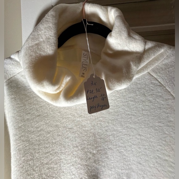 Stylus Soft Fluffy Turtle Neck Cuffed Sleeve Sweater-Size 3X - Picture 3 of 9